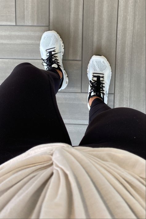 Cute On Cloud Outfits, On Cloud X Shoes Running Women, On Cloud X Outfit, Cloudswift Running Shoe Outfit, White Running Shoes Outfit Casual, 2022 Tennis Shoe Trends, Women On Cloud Shoes, Lululemon Shoes Outfit, On Cloud Shoes Aesthetic