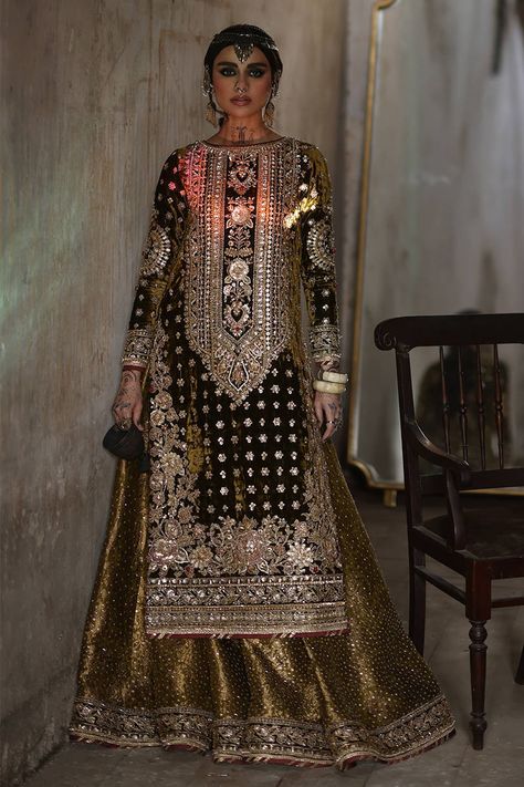 Lajjo Luxury Brown Dabka Work Dupatta, Gold Sharara In Raw Silk With Intricate Embroidery, Luxury Resham Embroidery Front Open Dupatta, Floor-length Raw Silk Sharara With Gold Embroidery, Zardozi Embroidery Gharara, Bridal Sharara, Pakistani Mehndi Dress, Dupatta Style, Pakistani Mehndi