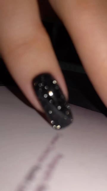 Sparkly Black Nails, Black Sparkle Nails, Sparkle Nail Designs, Black Almond Nails, Black Nail Design, Black Nails With Glitter, New Years Eve Nails, Milky Nails, Glittery Nails