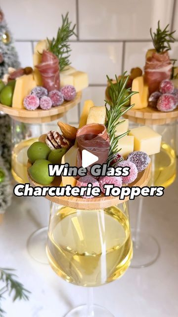 Erin Clarke | Easy Healthy Recipes on Instagram: "POV: You can eat cheese without setting down your wine glass #RothPartner Easy Wine Glass Charcuterie Toppers turn each wine glass into its own mini charcuterie board, and make it so that you can hold your glass and plate at the same time! Add rosemary and sugared cranberries to make them look extra festive!

These are just too fun — guests can enjoy bites of @rothcheese,  my favorite for entertaining because its creaminess and flavor is on point, plus cured meats, nuts, and nibbles — all without leaving their seats!

YOU’LL NEED:
-Roth Grand Cru (cut into squares)
-Roth Gouda (cut into thin slices)
-Slices of cured meat
-Yummy extras: nuts, olives, fruit, crostini
-Rosemary sprigs
-Sugared cranberries (optional)

Arrange charcuterie on pla Fruit Crostini, Wine Glass Charcuterie, Mini Charcuterie Board, Mini Charcuterie, Sugared Cranberries, Dinner Party Menu, Rosemary Sprigs, Party Menu, Cured Meats