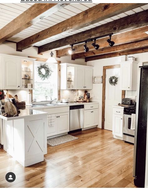 Modern Farmhouse Ideas, Farmhouse Kitchen Decor Ideas, Wooden Beams Ceiling, Farmhouse Kitchens, Kitchen Decor Ideas, Farmhouse Kitchen Design, Rustic Farmhouse Kitchen, Kitchen Ceiling, Interior Kitchen