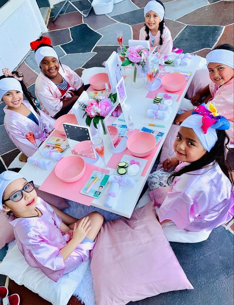 Spa Picnic Party, 6th Birthday Spa Party Ideas, Spa Party Backdrop Ideas, Spa Bday Party For Kids, Spa Kids Birthday Party, Make Up Party Ideas Kid Birthdays, Spa Slumber Party Ideas, Girls Pamper Party Ideas, Spa Birthday Ideas