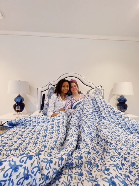 Blue Bed Sheets, Rabbit Room, Bsf Goals, Preppy Pics, Dark Blue Bedrooms, Preppy Inspo, Blue Bed, Preppy Bedroom, Preppy Life