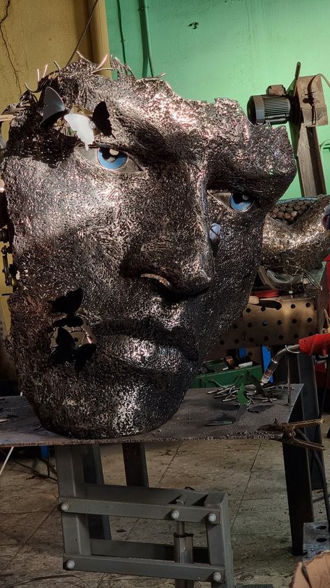 Metal Face Sculpture, Statue Eyes, Art Fer, Egypt Concept Art, Face Sculpture, Anatomy Sculpture, Welding Art Projects, Sculpture Metal, Unusual Art