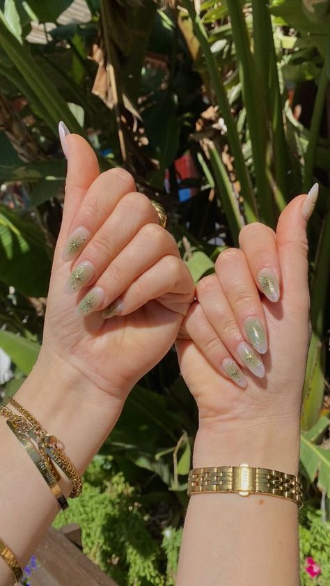 Gel Nail For Summer, Green Pink Nail Art, Nails 2023 Trends Green, Sage Green Nails With Charms, Ombré Green Nails, Green Ethereal Nails, Ombre Aura Nails, Pink Blue Green Nails, Nails 2023 Green