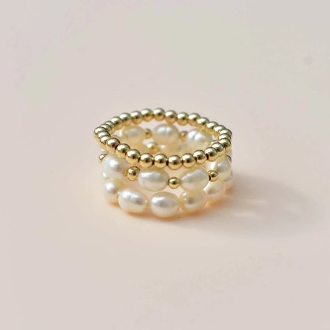 PEARL & GOLD RING STACK – The Paper Dress Gold Ring Inspiration, Pearl Ring Stack, Oura Ring Stack, Permanent Ring, Preppy Ring, Pearl Gold Ring, Rings Stack, Stretchy Rings, Rice Pearls