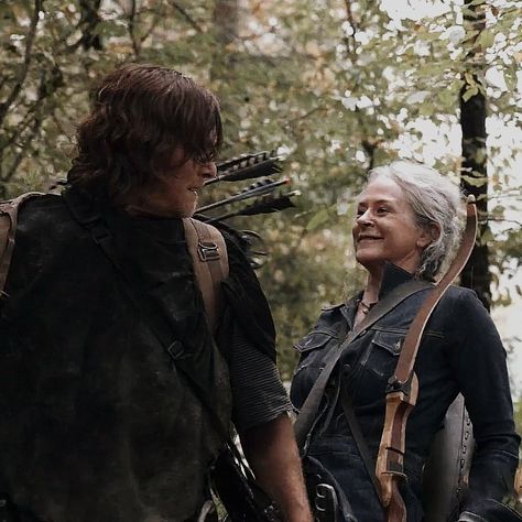 Carol X Daryl, Twd Shifting, Carol And Daryl, The Walking Dead Aesthetic, The Walking Dead Characters, Carol Twd, Walking Dead Pictures, Walking Dead Characters, Daryl And Carol