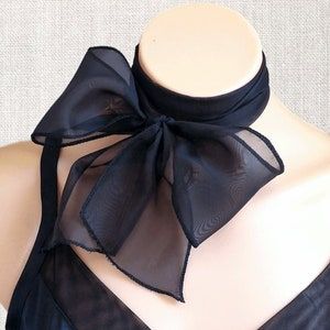 Silk Scarf Tutorial, Scarf Neck Tie, Fancy Scarf, Black Silk Scarf, Neck Scarf Tying, Scarf Tutorial, Silk Chiffon Scarves, Scarf Square, Neck Accessories