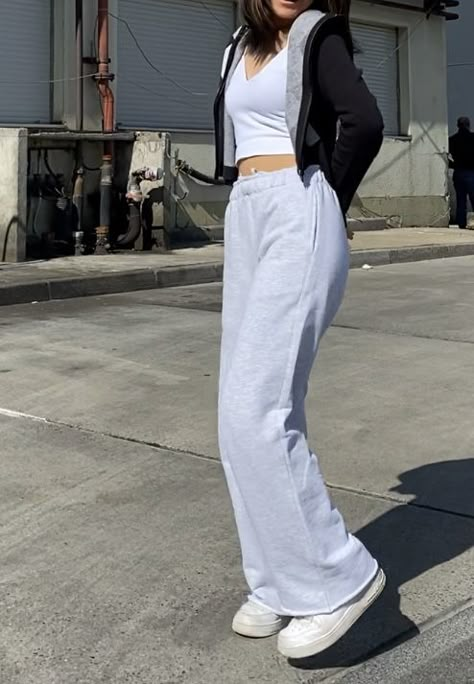 Flared Jogging Pants Outfit, Flare Jogging Pants Outfit, Gray Jogging Pants Outfit, Gray Pants Outfit Aesthetic, Flare Joggers Outfit, Grey Jogging Pants Outfit, Grey Flare Sweatpants Outfit, Grey Pants Outfit Aesthetic, Wide Joggers Outfit