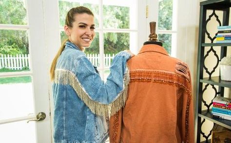 DIY Fringe Jacket - Home & Family Diy Fringe Jacket, Diy Clothes Refashion Videos, Diy Fringe, Fringe Coat, Teenage Fashion Trending, Fringed Jacket, Diy Summer Clothes, Fringe Coats, Diy Clothes Refashion