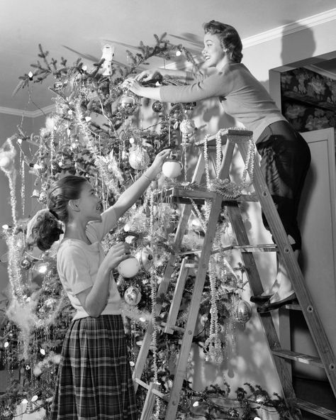 Christmas Tree With Tinsel, Tree With Tinsel, Old Fashion Christmas Tree, Be More Present, Vintage Christmas Photos, 1950s Christmas, Tree Woman, What Is Christmas, Christmas Time Is Here