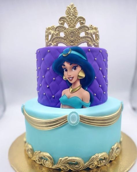 Nora || Custom cakes on Instagram: “"A whole new world with new horizons to pursue." Princess Jasmine Birthday Cake.✨ Everything on this cake is…” Princess Jasmine Birthday Cake, Jasmine Birthday Cake, Princess Jasmine Cake, Jasmine Cake, Aladdin Cake, Princess Jasmine Birthday Party, Disney Themed Cakes, Princess Jasmine Birthday, Jasmine Party