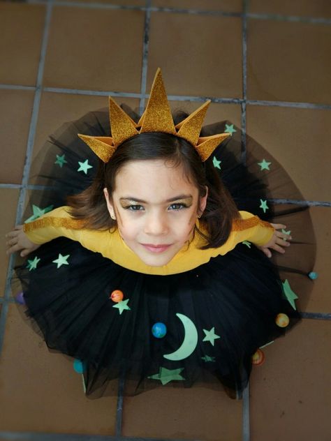 Moon Costume Diy, Shooting Star Costume, Planet Costume, Space Party Costumes, Diy Fantasia, Diy Tutu Skirt, Space Costumes, Costumes Funny, Star Costume