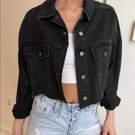 Black cropped jean jacket Crop Black Denim Jacket Outfit, Black Cropped Denim Jacket Outfit, Cropped Black Denim Jacket Outfit, Black Jeans Jacket Outfit, Black Jean Jacket Outfits, Cropped Denim Jacket Outfit, Black Cropped Jean Jacket, Black Denim Jacket Outfit, Rachel From Friends