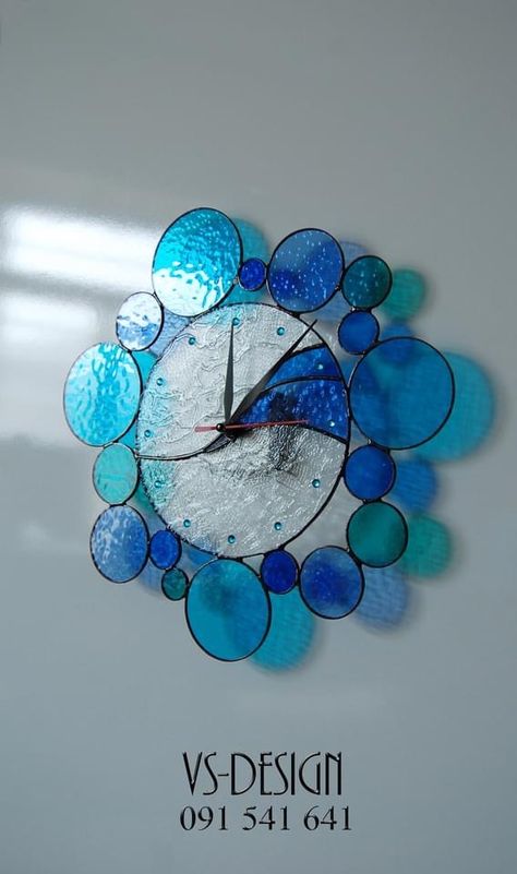 Stained Glass Lamp Shades, Resin Crafts Tutorial, Wall Clock Design, Stained Glass Lamps, Stained Glass Projects, Glass Lamp Shade, Stained Glass Art, Clock Design, Glass Painting