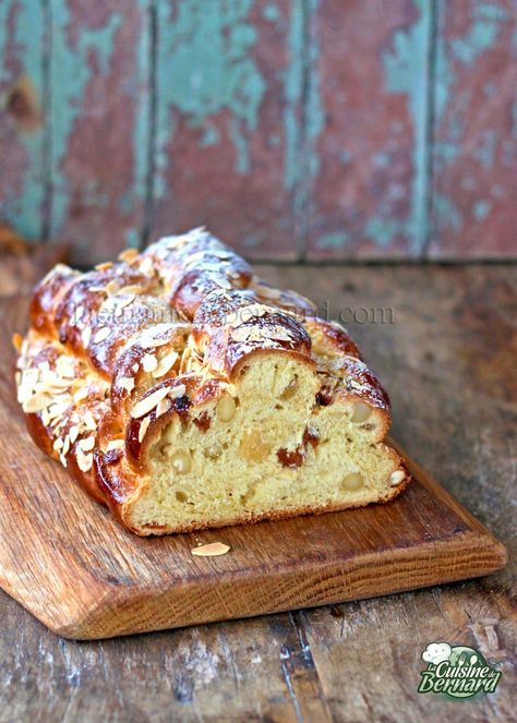 Brioche tressée de Noël Tchèque - La cuisine de Bernard Cake Vegan, Tahini, Czech Republic, Banana Bread, Biscuits, Bread