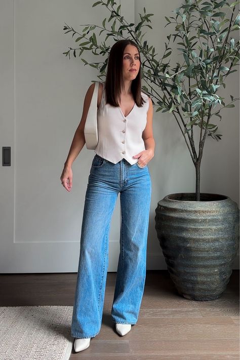 Office Looks With Jeans, Denim Jeans Summer Outfit, Denim Vest And Jeans Outfit, Denim Formal Outfit, Vest With Jeans Outfit, Semi Formal Outfits For Women Summer, Vest And Jeans Outfits For Women, Jeans And Vest Outfit, Summer Fits Jeans