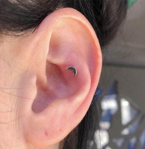 Larry | Body Piercer on Instagram: "✨ Outer Conch / Flat Piercing ✨ Still healing but looking good! This piercing is on Jade, our lovely counter guuuurl. She wanted something different so we chucked this cute little moon in a cool spot! . #piercing #piercer #pierced #bodypiercing #conch #helix #flat #ear #moon #jewellery #jewelry #bodyjewellery #bodyjewelry #ring #fashion #inspo #earring #instapiercing #piercingsofinstagram #girlswithpiercings #guyswithpiercings #innervisiontattoo #australia #sy Contra Conch Piercing, Contra Conch, Country Girl Jewelry, Outer Conch Piercing, Outer Conch, Still Healing, Piercing Inspiration, Moon Jewellery, Ear Jewellery