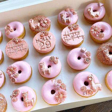 Nana Sprinkles Bakeshop on Instagram: "Llamas and rose gold make for a LLAMAZING birthday surprise🥳🥳. Using some rose gold luster dust really adds shimmer. #rosegold #llama #llamalove #birthdaydonuts #minidonuts #minidonut #minidonuts🍩 #bakeddonut #cakedonuts #cakedonut #homemadedonuts #yummydonuts #birthdaytreat #birthdaytreats #birthdaycakes #dippeddonuts #fondant #fondantflowers #donut #donuts #doughnut #doughnuts🍩 #doughnuttime #baking #bakinglove #cakedecorating #desserttable #desserts Sushi Cake Birthday, Donut Decorating Ideas, Fancy Donuts, Gold Luster Dust, Donut Art, Sushi Cake, Daisy Cakes, Birthday Donuts, Mini Doughnuts