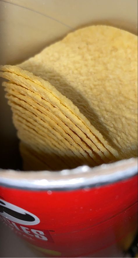 Pringles Aesthetic, Chips Snap, Pringles Chips, Realistic Wishlist, Eating Food Funny, Food Captions, Fav Food, Food Therapy, Delicacy Food