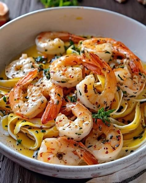 Garlicky Shrimp Scampi with Linguine recipe. It's a perfect combination of succulent shrimp, garlic-infused sauce, and tender linguine, creating a dish that's both elegant and comforting. Let’s dive into this Easy Lobster Tail Recipe, Shrimp Sauce Recipes, Shrimp Linguine Recipe, Easy Scallop Recipes, Scampi Sauce, Garlicky Shrimp, Shrimp Scampi Pasta, Shrimp Linguine, Seafood Feast