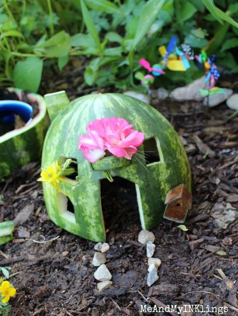 Outdoor Fairy House, School Age Crafts, Recycled Crafts Kids, Watermelon Carving, Edible Crafts, Ice Cream Day, Watermelon Rind, Family Crafts, Recycled Crafts