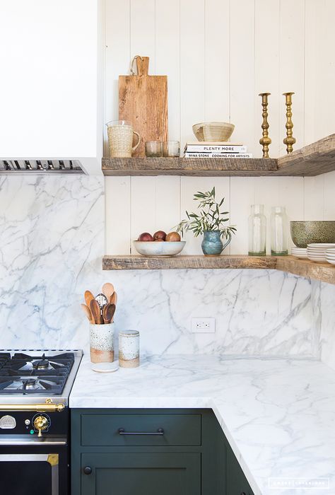 Boho Apartment, Open Kitchen Shelves, Pretty Kitchen, Marble Backsplash, Green Cabinets, Marble Counter, Amber Interiors, Kitchen Marble, Counter Tops