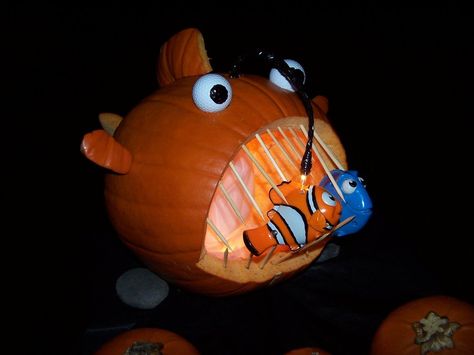 Silly Pumpkin Carving, Finding Nemo Pumpkin, Nemo Pumpkin, Pumpkin Fish, Silly Pumpkin, Pumpkin Painting Party, Sea Ideas, Pumpkin Carving Contest, Pumpkin Decorating Contest