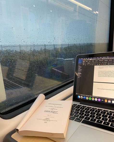 Rain Study Aesthetic, Studying While Raining Aesthetic, Rainy College Aesthetic, University Of Reading Uk, Studying In Uk, Uk Student Aesthetic, Reading While Raining, Rainy Reading, Reading In The Rain