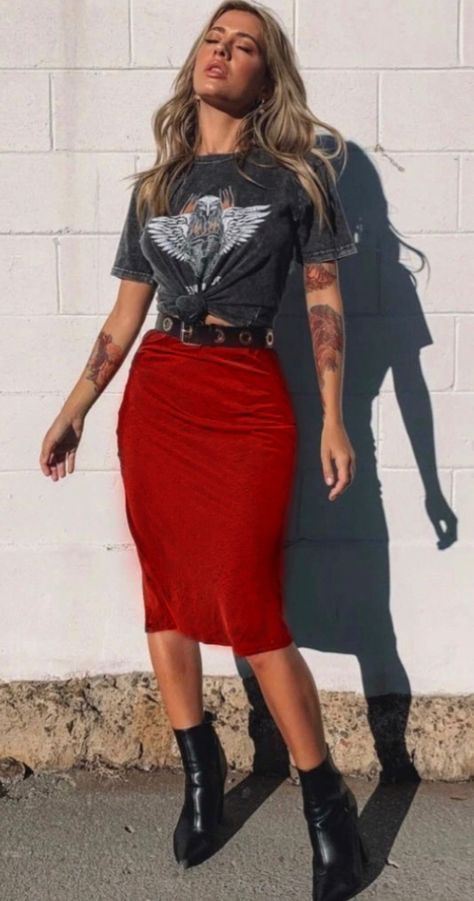 Edgy Trendy Outfits, T Shirt Outfit Skirt, Denim Shorts Night Out Outfit, Rock Chick Summer Style, Bohemian Rocker Style, Classy Rocker Chic Style Glam, 90 Rock Fashion, Country Rock Aesthetic Outfits, Rockabilly Looks For Women