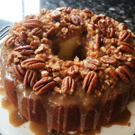 Pecan Upside Down Cake Pecan Upside Down Cake, Baked Sweets, Lobster Recipes Tail, Seafood Gumbo, Lemon Butter Sauce, Caramel Cake, Dessert Salads, Bundt Cakes, Homemade Caramel