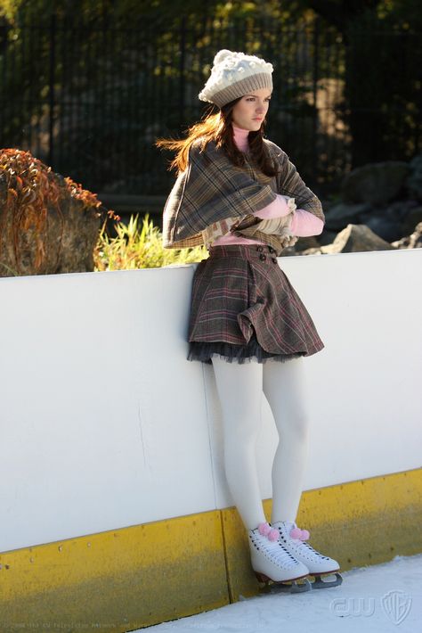 White Tights Outfit, Blair Outfits, Blair Waldorf Outfits, Stile Blair Waldorf, Gossip Girl Blair, Gossip Girl Outfits, 70s Clothing, Legs Outfit, White Tights