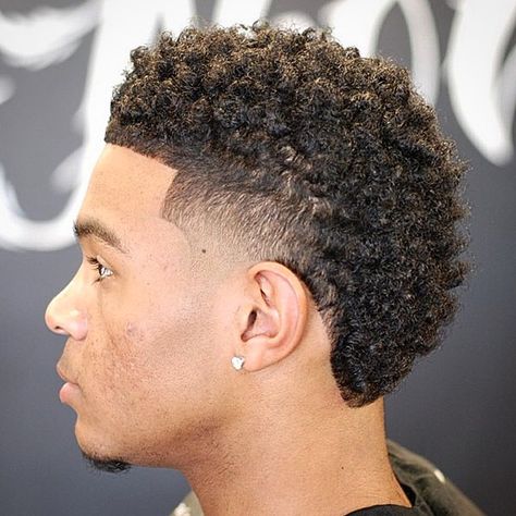 Frohawk Fade, Afro Hair Fade, Curly Fade, Mohawk For Men, Fade Haircut Curly Hair, Taper Fade Curly Hair, Afro Hairstyles Men, Mohawk Haircut, Boy Braids Hairstyles