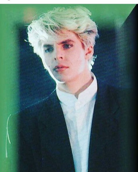 417 Likes, 7 Comments - HIFIONTHEDOWNLO (@hifionthedownlo) on Instagram: “Always loved this photo ❤ #NickRhodes #DuranDuran #Rhodiva #StrangeBehaviourTour #80s” Duran Duran 80s Aesthetic, Duran Duran 80s Poster, Hot Rockstars 70s, Taylor Rogers, Nigel John Taylor, Frederick’s Of Hollywood 80s, Interesting Facts About Me, Duran Duran Memes, Short People