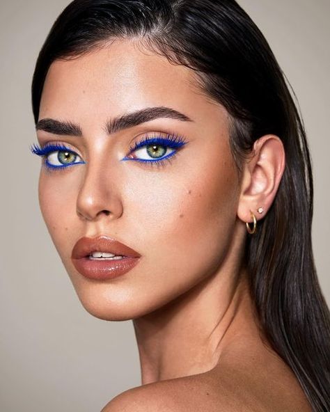 Lineth Gonzalez 💎✨💋🦄🌈💖🌹☄🌟 (@linethglz) • Instagram photos and videos Makeup Ideas Light Blue, Blue Makeup Looks For Prom, Blue Lipstick Makeup, Makeup Ideas Blue, Makeup Ideas Drawing, Blue Makeup Ideas, Baby Blue Eyeshadow, Blue Eyeliner Makeup, Blue Eyeshadow Makeup