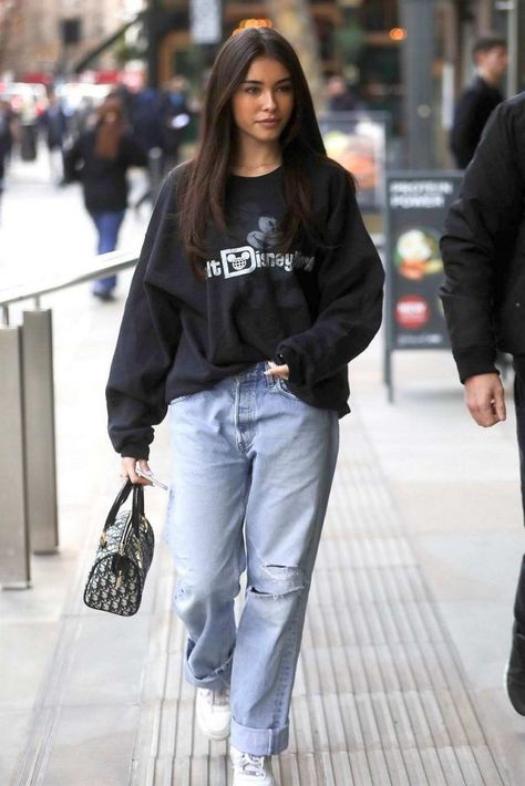 madison beer street style looks ❥ Madison Beer Street Style, Madison Beer Hair, Estilo Madison Beer, Madison Beer Style, Madison Beer Outfits, Beer Outfit, Winter Outfits Aesthetic, Desi Fashion Casual, Stylish Jeans