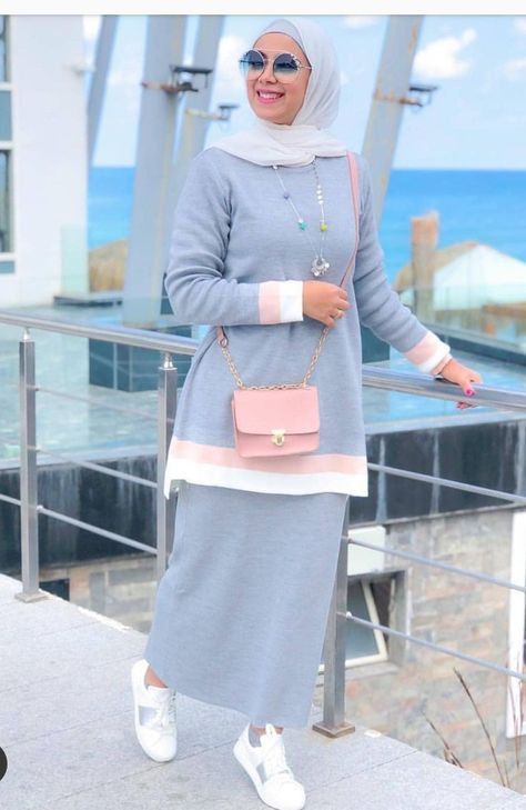 Jewish Woman Clothing, Insurance Adjuster, Small Business Insurance, Hijab Fashionista, Modern Hijab Fashion, Hijab Trends, Ideas For Clothes, Muslim Outfits Casual, Iranian Women Fashion