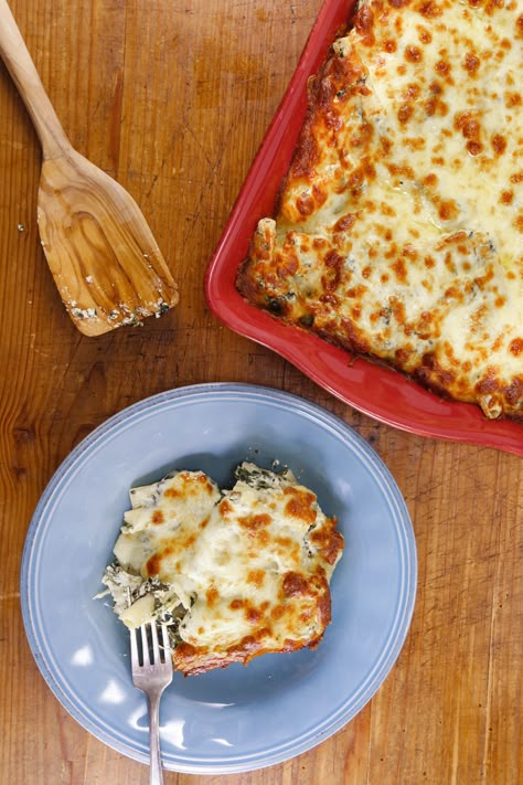 White Ziti Recipe, White Ziti Bake, White Ziti, White Baked Ziti, Baked Ziti With White Sauce, Baked Ziti With Chicken, Easy Baked Ziti, Ziti Recipes, Rachael Ray Recipes