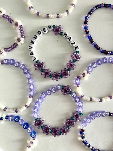 Friendship Bracelets Patterns Taylor Swift, Taylor Bead Bracelets, Cute Taylor Swift Friendship Bracelets, Taylor Swift Era Bracelet Ideas, Beaded Bracelets Eras Tour, Beads Friendship Bracelets, Taylor Swift Beaded Bracelet Ideas, Taylor Swift Eras Tour Bracelets Ideas, Taylor Swift Beads Bracelet