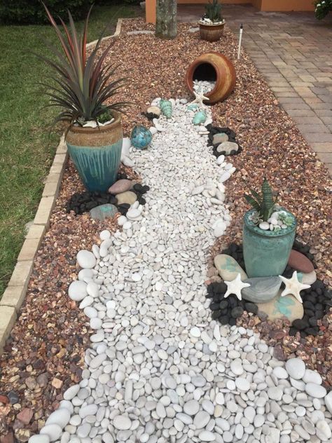 Front Yard Landscaping Ideas and Garden Designs for a Fresh Lawn Downspout Rocks, Backyard Rock Garden, Rock Garden Design, Garden Hacks, Easy Landscaping, Low Maintenance Landscaping, Rock Garden Landscaping, Low Maintenance Garden, Landscaping With Rocks