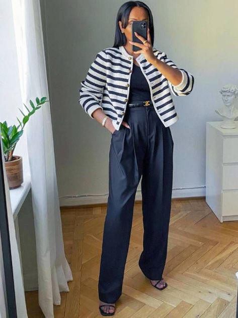 63+Denim+Street+Style+Looks+to+Inspire+You+Now+via+@WhoWhatWearUK Striped Jacket Outfit, Stripe Cardigan Outfit, Structured Cardigan, Cropped Cardigan Outfit, Knit Cardigan Outfit, Denim Street Style, 2022 Style, Europe Outfits, Expensive Taste