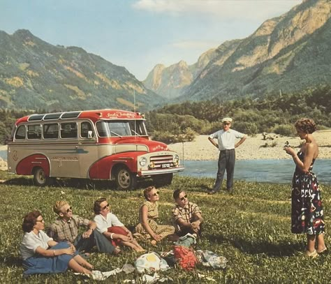 1950's Picnic summer vintage nature retro picnic bus old photos 1950's Vintage Summer Photography, Picnic Pictures, Vintage Road Trip, Camping Photo, Vintage Picnic, Ancestry Genealogy, Colored Glasses, Vintage Camping, Photo Vintage