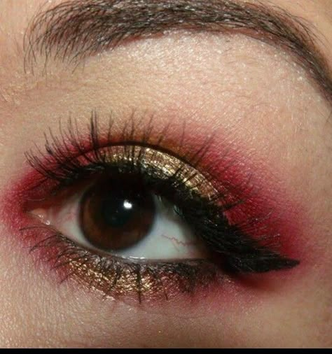 Makeup Gryffindor Makeup Eye, Gryffindor Inspired Makeup, Griffendor Makeup, Griffindor Make Up, Harry Potter Eye Makeup, Gryffindor Makeup Looks, Harry Potter Inspired Makeup, Harry Potter Makeup Looks Gryffindor, Yule Ball Makeup