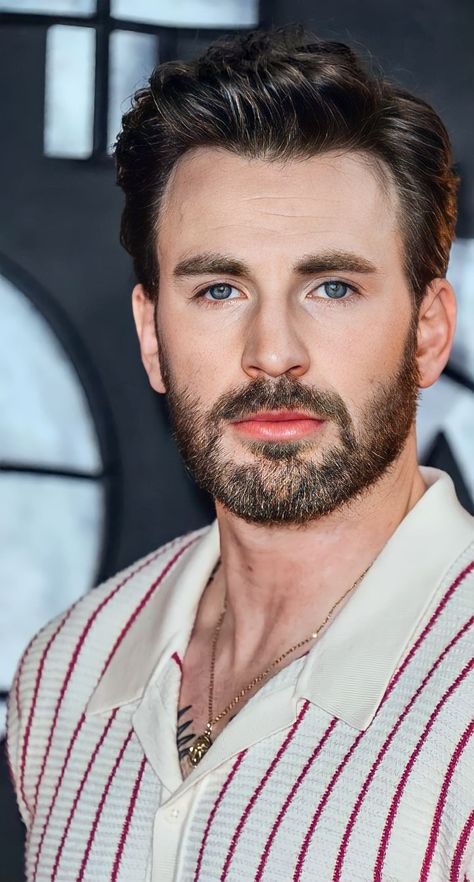 Chris Evans Picture, Chris Evans Hairstyle, Chris Evans Face, Chris Evans Aesthetic, Chris Evans Style, Chris Evans Pics, Beard Or No Beard, Mr Marvel, Chris Evans Haircut