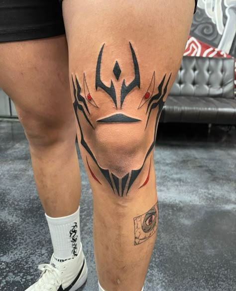 Jujitsu Kaisen Tatoos, Sukuna Knee Tattoo, Yandere Tattoo, Anime Reference Tattoo, Gojo Domain Expansion Tattoo, Aesthetic Naruto Tattoo, 3d2y Tattoo, Good Tattoo, Yuji Itadori Tattoo Ideas