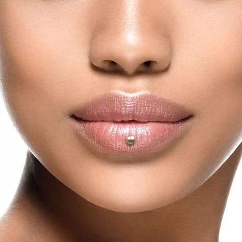 Lip Piercing: All You Need To Know About This Popular Face Piercing Type ★ Middle Lip Piercing, Lower Lip Piercing, Lip Piercing Labret, Piercing Guide, Piercing Types, Upper Lip Piercing, Ashley Piercing, Vertical Labret Piercing, Mouth Piercings