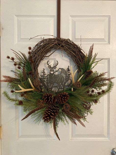 Wreaths With Antlers, Deer Antler Crafts Ideas, Wreath With Antlers, Antler Christmas Decor, Pheasant Feather Decor, Christmas Tree Stand Cover, Hunting Wreath, Western Christmas Decorations, Rope Wreaths