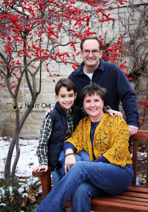 Family Photos - family of three (3) pose - Kauffman Gardens - Kansas City : www.nightowlphotokc.com #nightowlphotokc #kcphotographer #kcfamilyphotographer Family Of Three Photo Ideas Older, Family Of 3 Poses With Older Child, Family Of 3 Photoshoot Older Child, Family Of 3 Photo Ideas Older Child, City Portraits, Cute Family Photos, Family Photos With Baby, Family Photoshoot Poses, Owl Photography