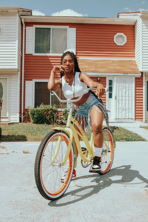 Bike Aesthetic Girl, Girl Riding Bike Aesthetic, Casual Bike Ride Outfit, Bicycle Aesthetic Girl, Riding Bike Aesthetic, Bike Riding Aesthetic, Girl Riding Bike, Bicycle Photoshoot, Biking Outfits