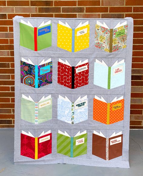 Bookcase Quilt Pattern, Bookcase Quilt, Quilt Pattern Free, Applique Stitches, Quilts Patterns, Quilt Modernen, Halloween Quilts, Foundation Paper Piecing, Book Quilt